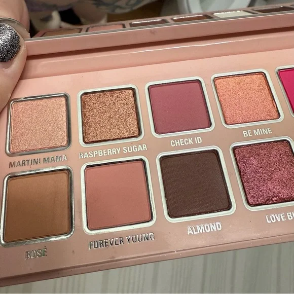 NEW‼️Kylie Cosmetics Ulta Limited Edition 2019 Holiday Pressed Eyeshadow Palette - Picture 6 of 8